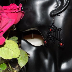 BETSEY JOHNSON FASHION JEWELRY WIRE EARRINGS ~